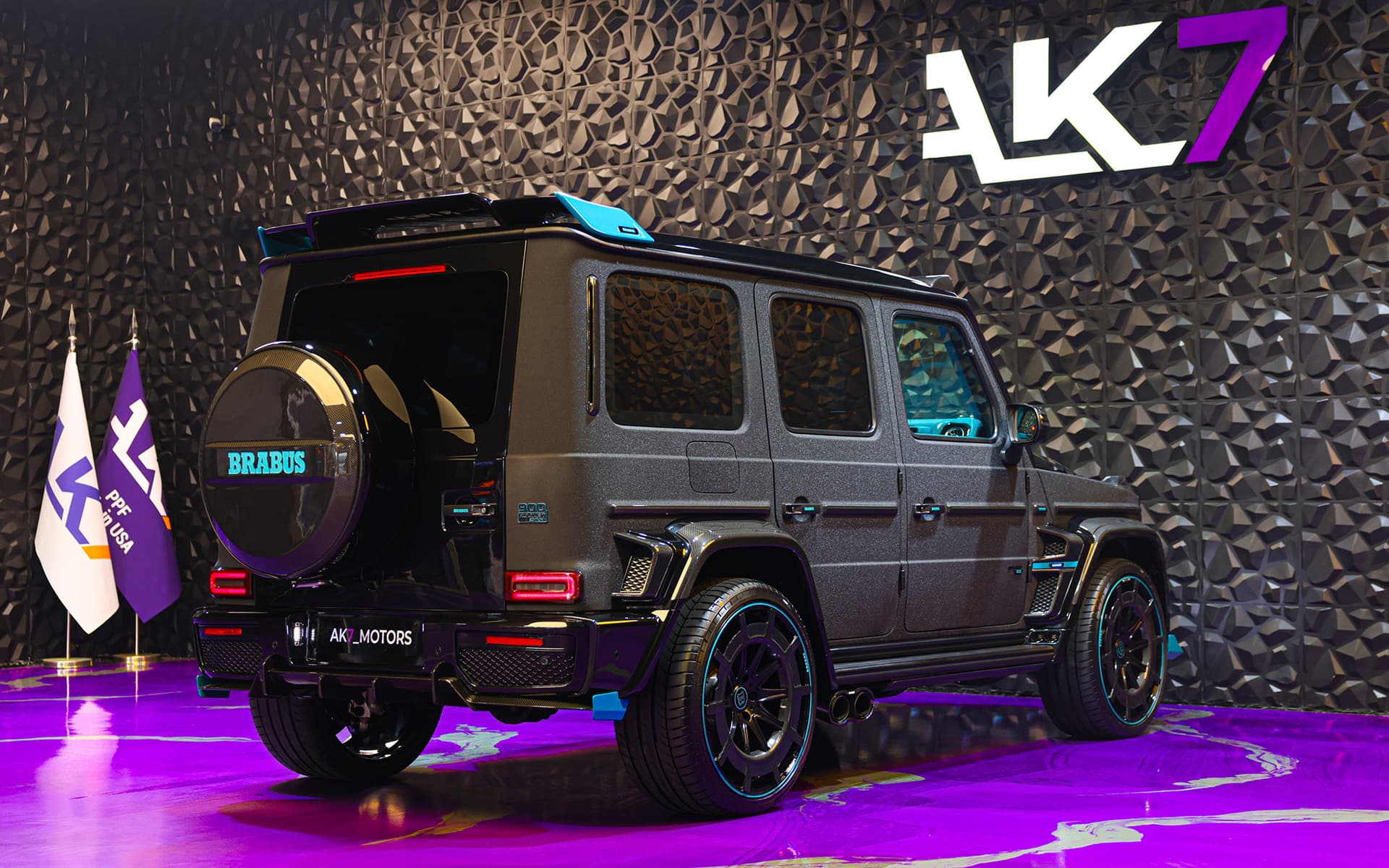 2022 Brabus 900 Rocket Edition Black & Tiffany 9