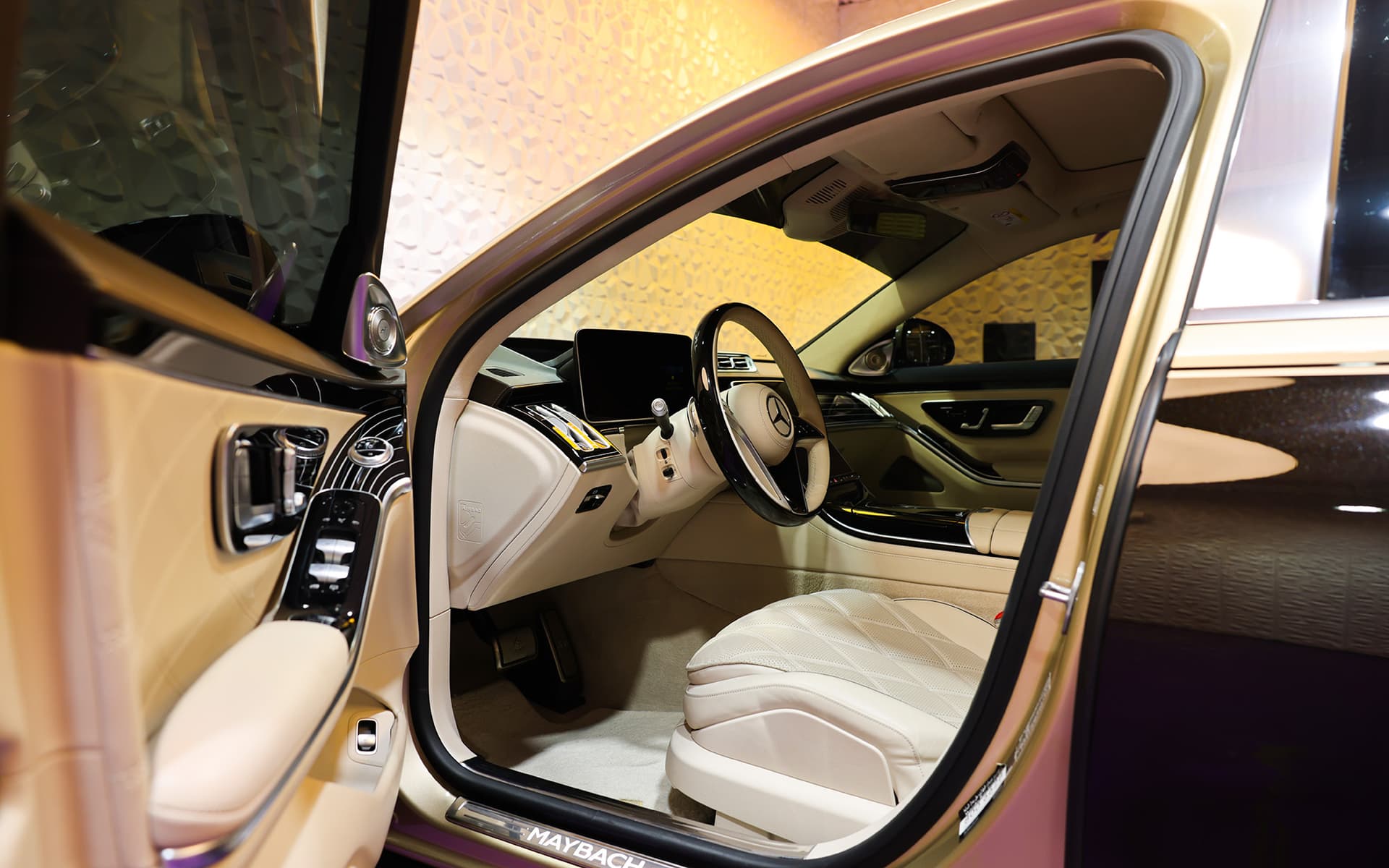 2024 Mercedes-Maybach S680 Black & Light Gold 11