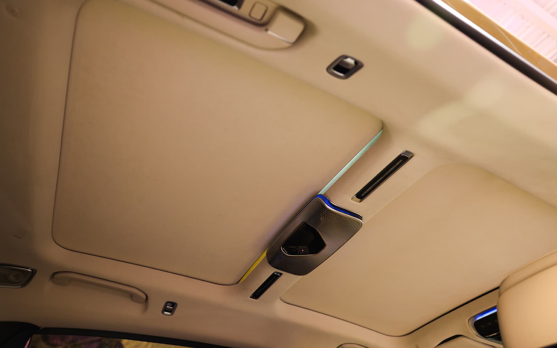 2024 Mercedes-Maybach S680 Black & Light Gold 16