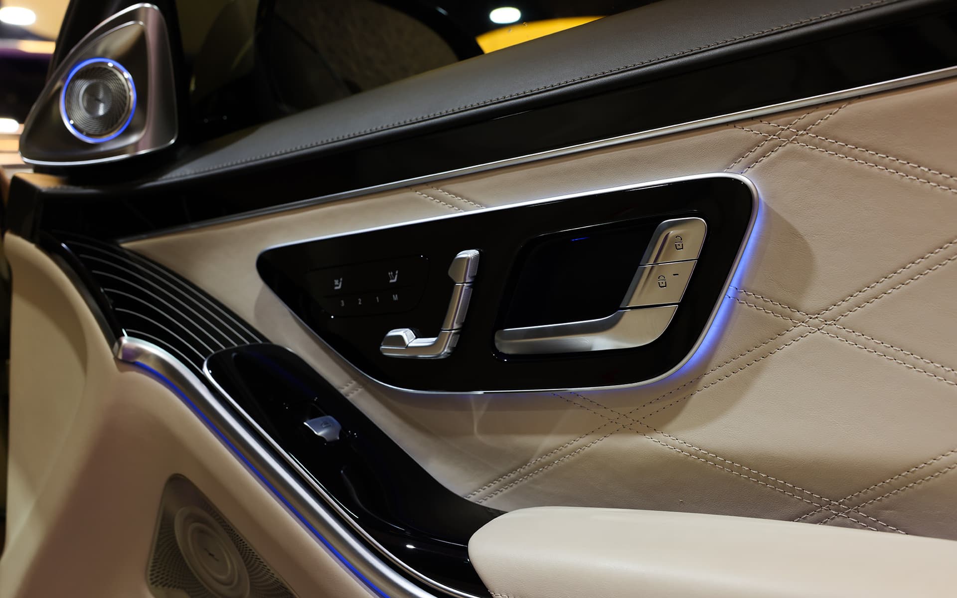 2024 Mercedes-Maybach S680 Black & Light Gold 19