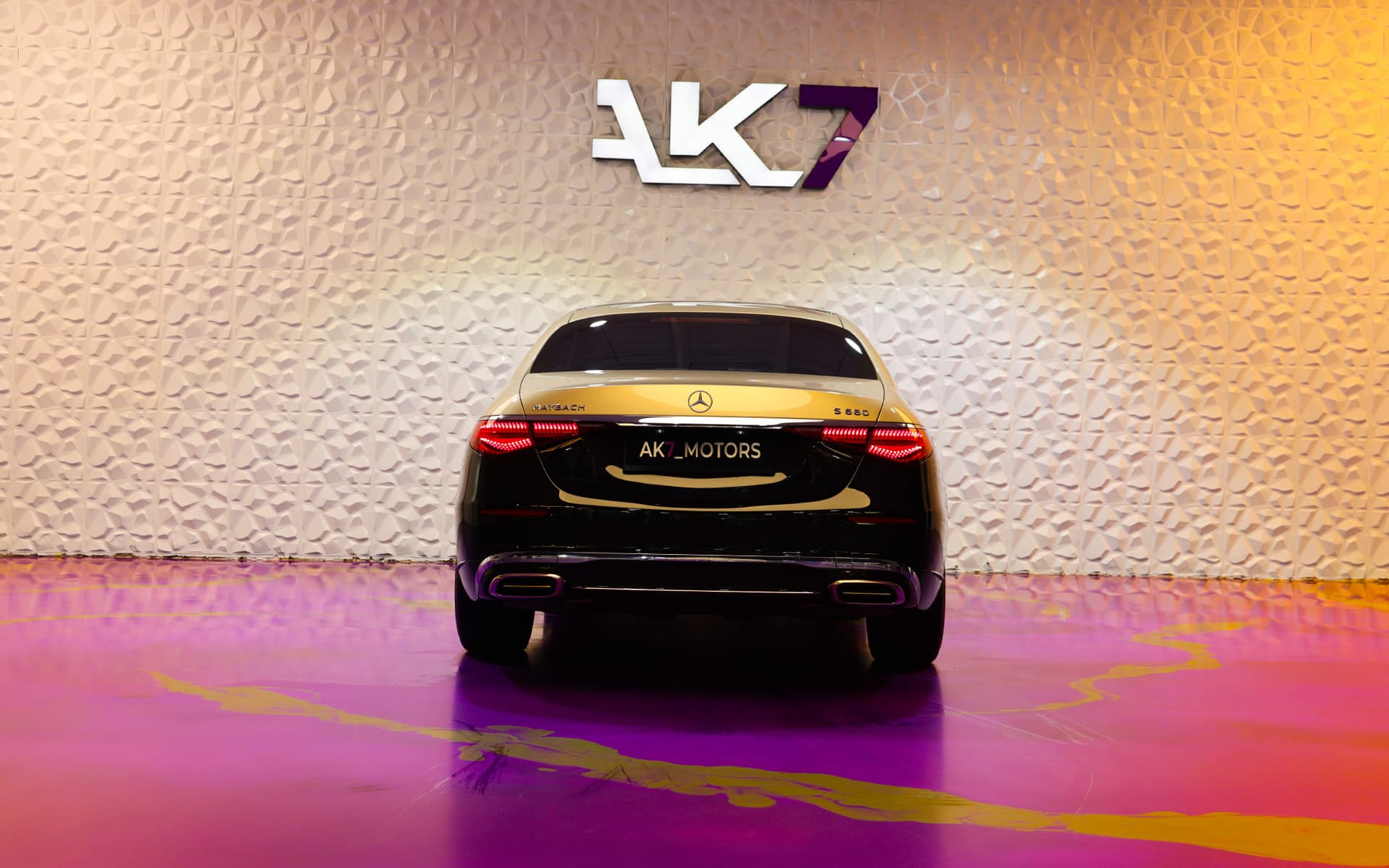 2024 Mercedes-Maybach S680 Black & Light Gold 5