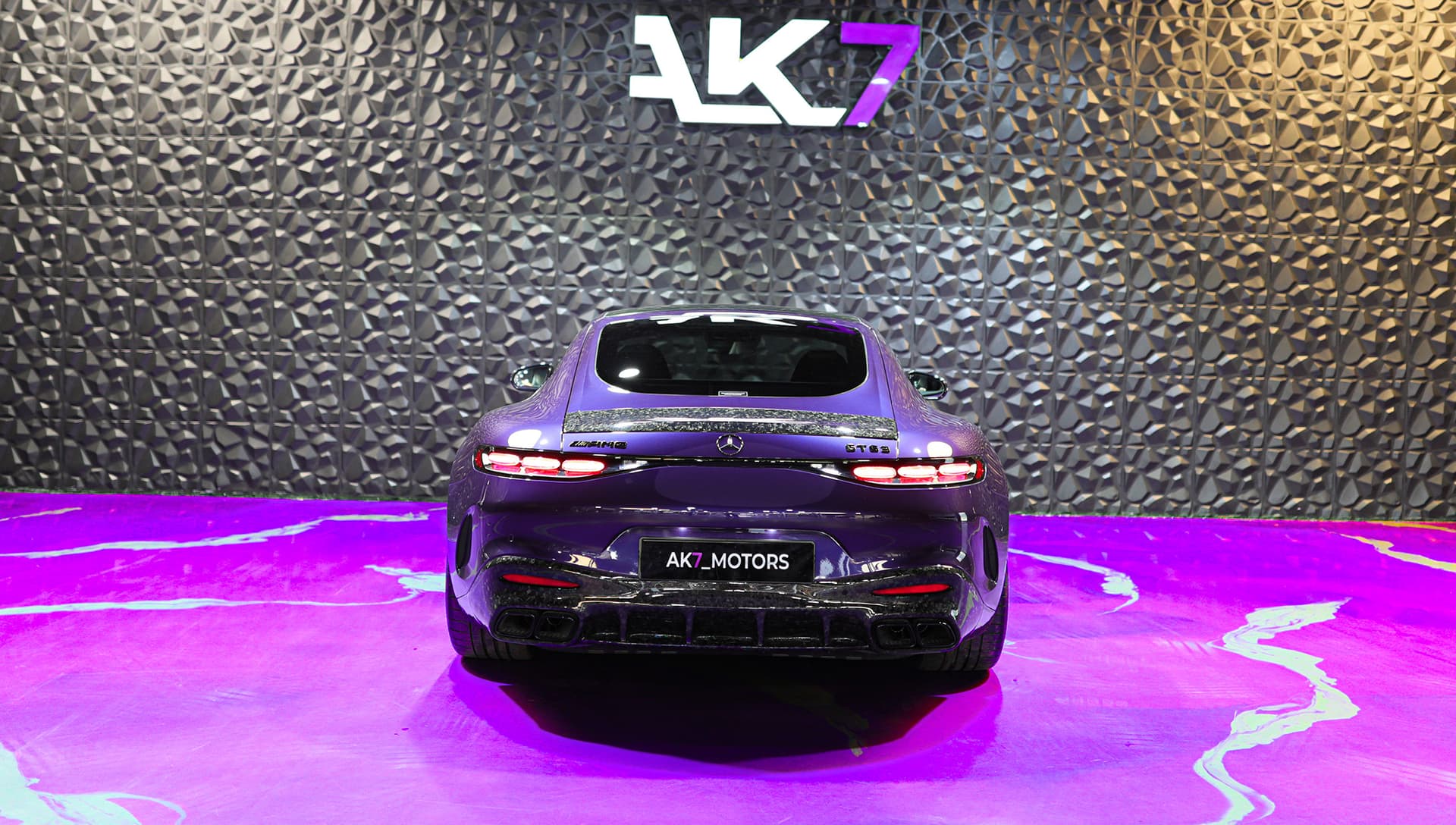 2025 Mercedes-Benz GT 63 Obsidian Black & Grey / White 5