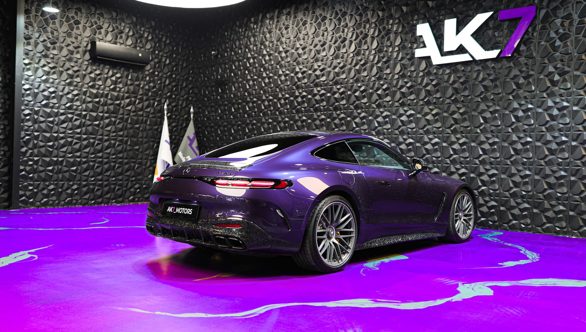 2025 Mercedes-Benz GT 63 Obsidian Black & Grey / White 6