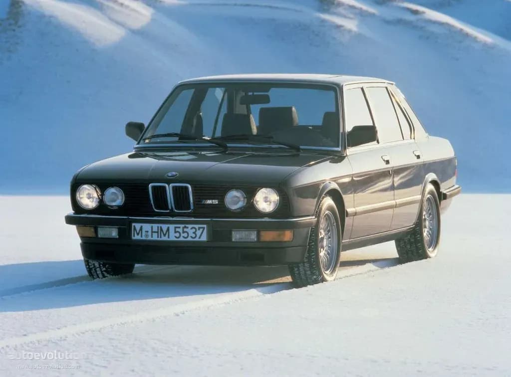 BMW-M5-1985
