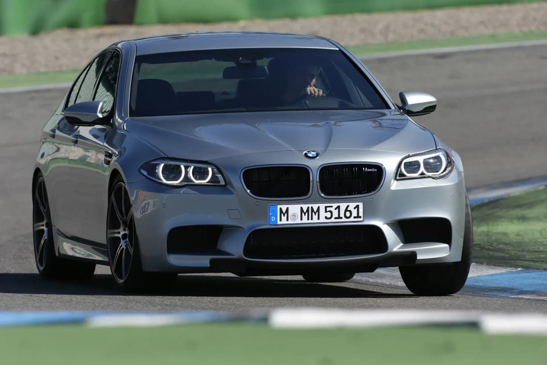 BMW-M5-2011