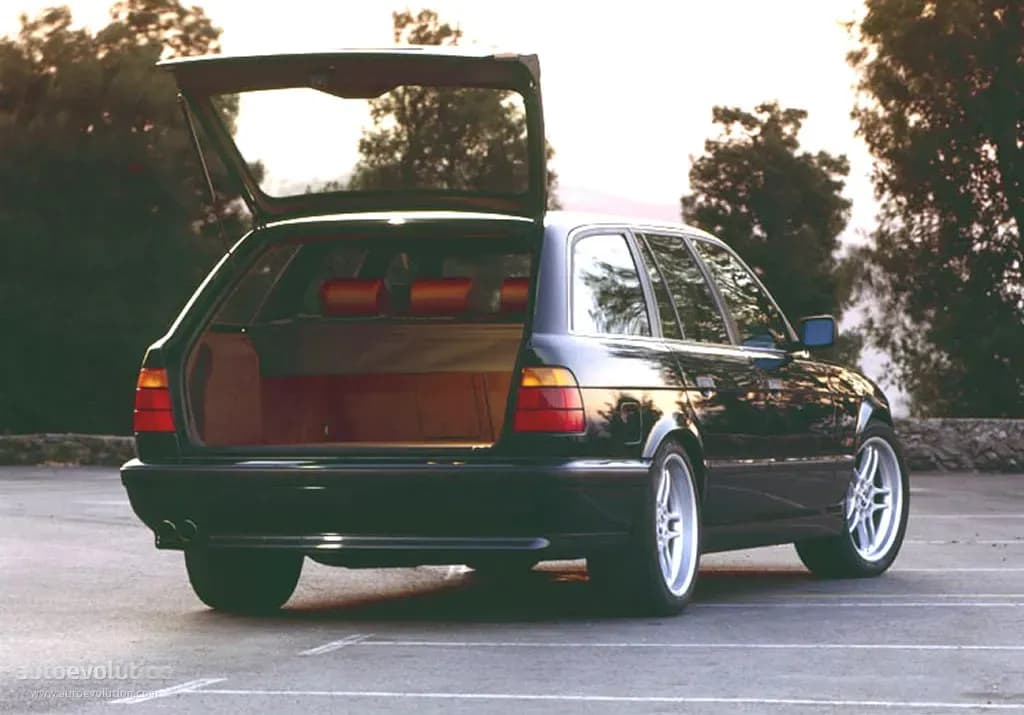 BMW-M5-Touring-1992
