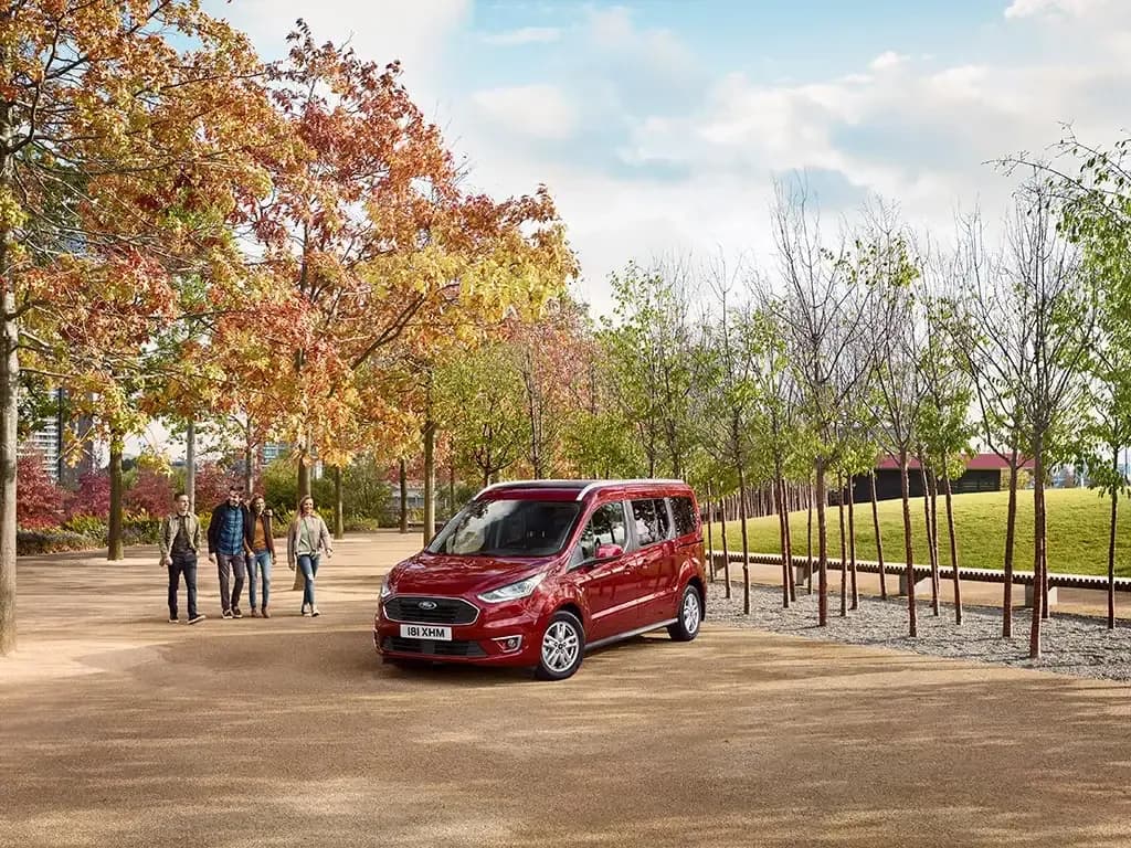 FORD-Tourneo