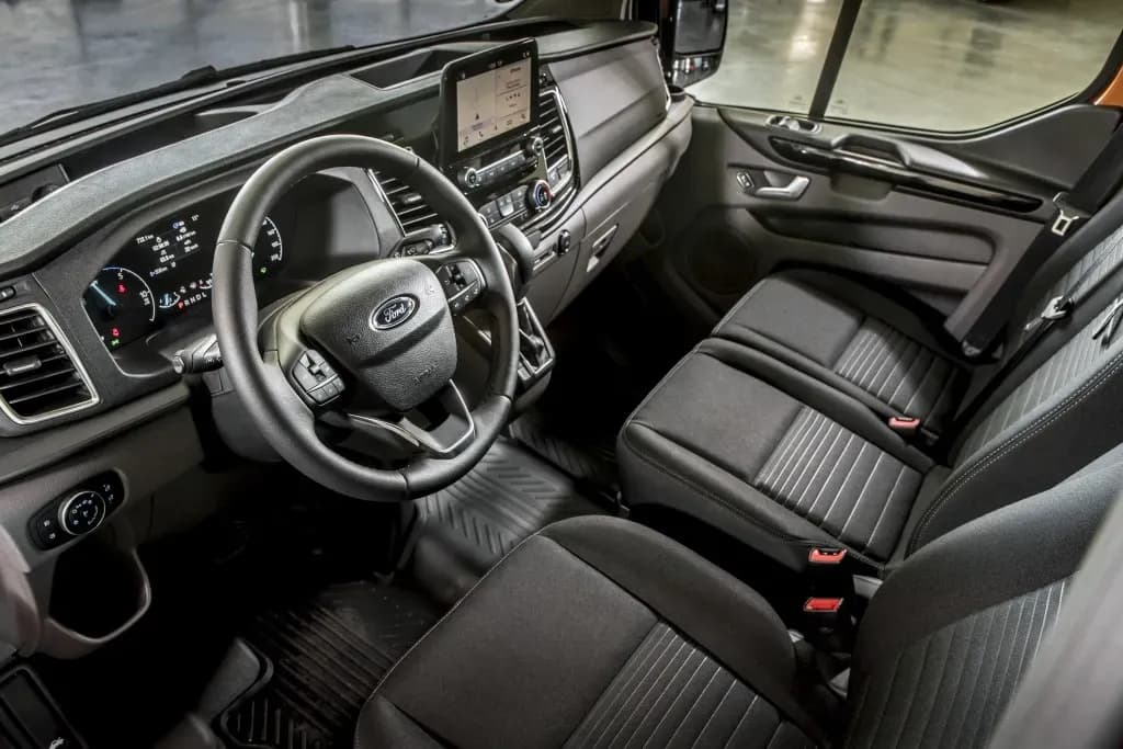 FORD-Tourneo