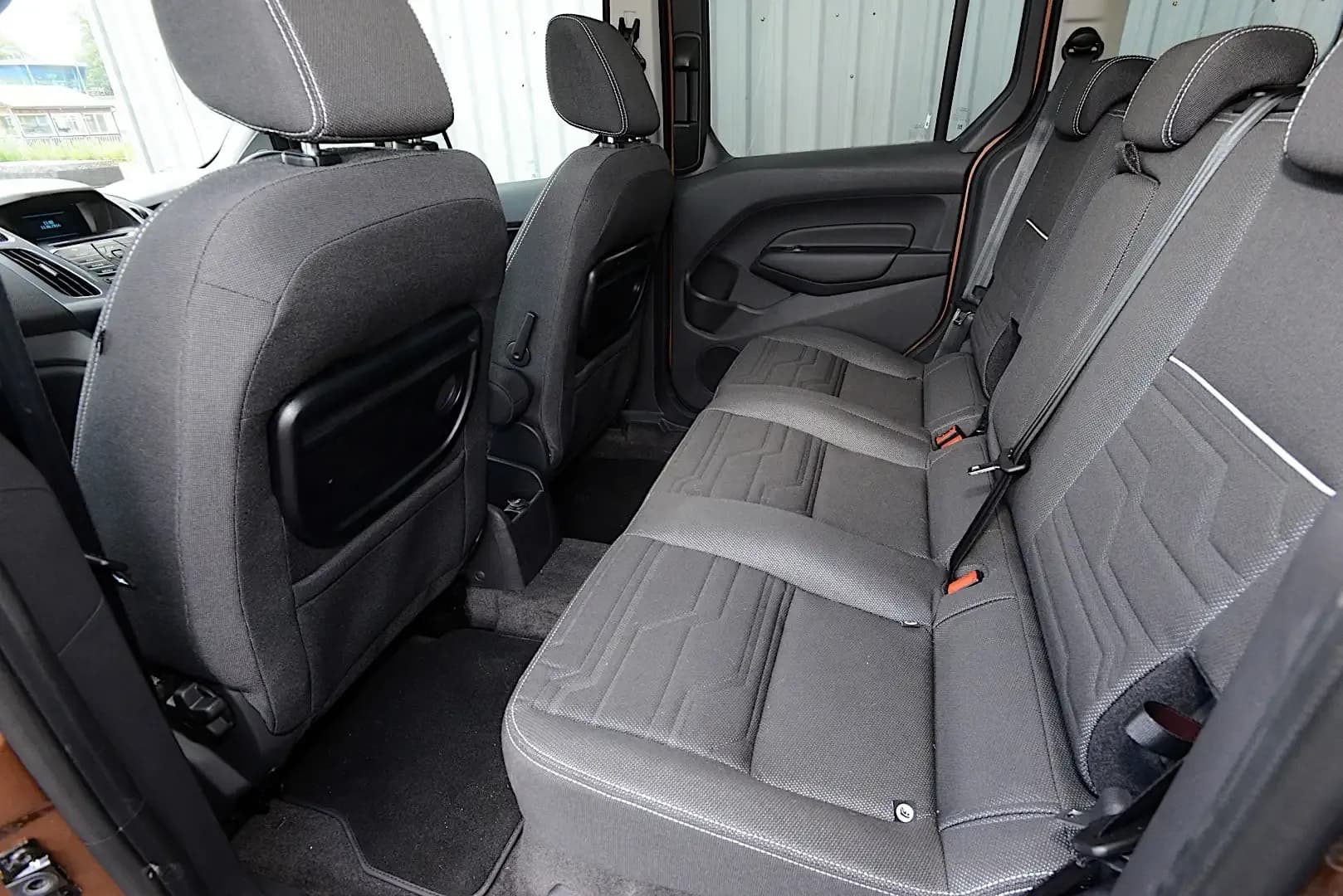 FORD-Tourneo