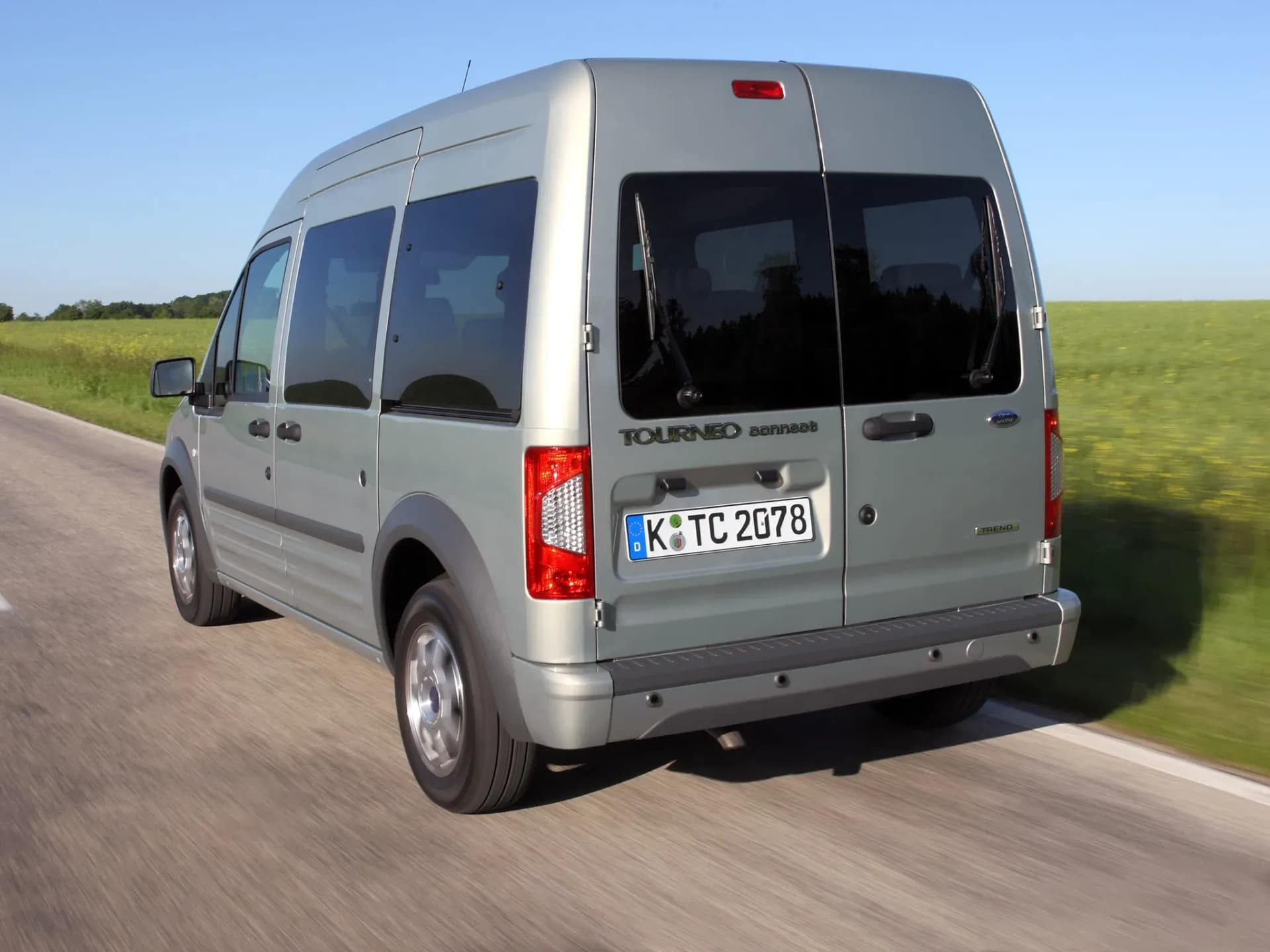 FORD-Tourneo