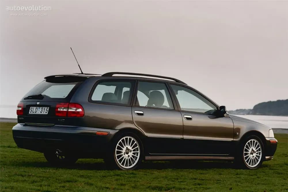 volvo-volvo-v40