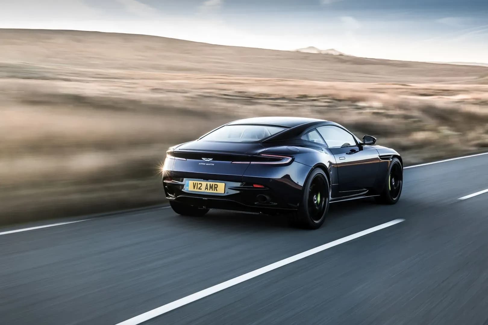 ASTON-MARTIN-DB11
