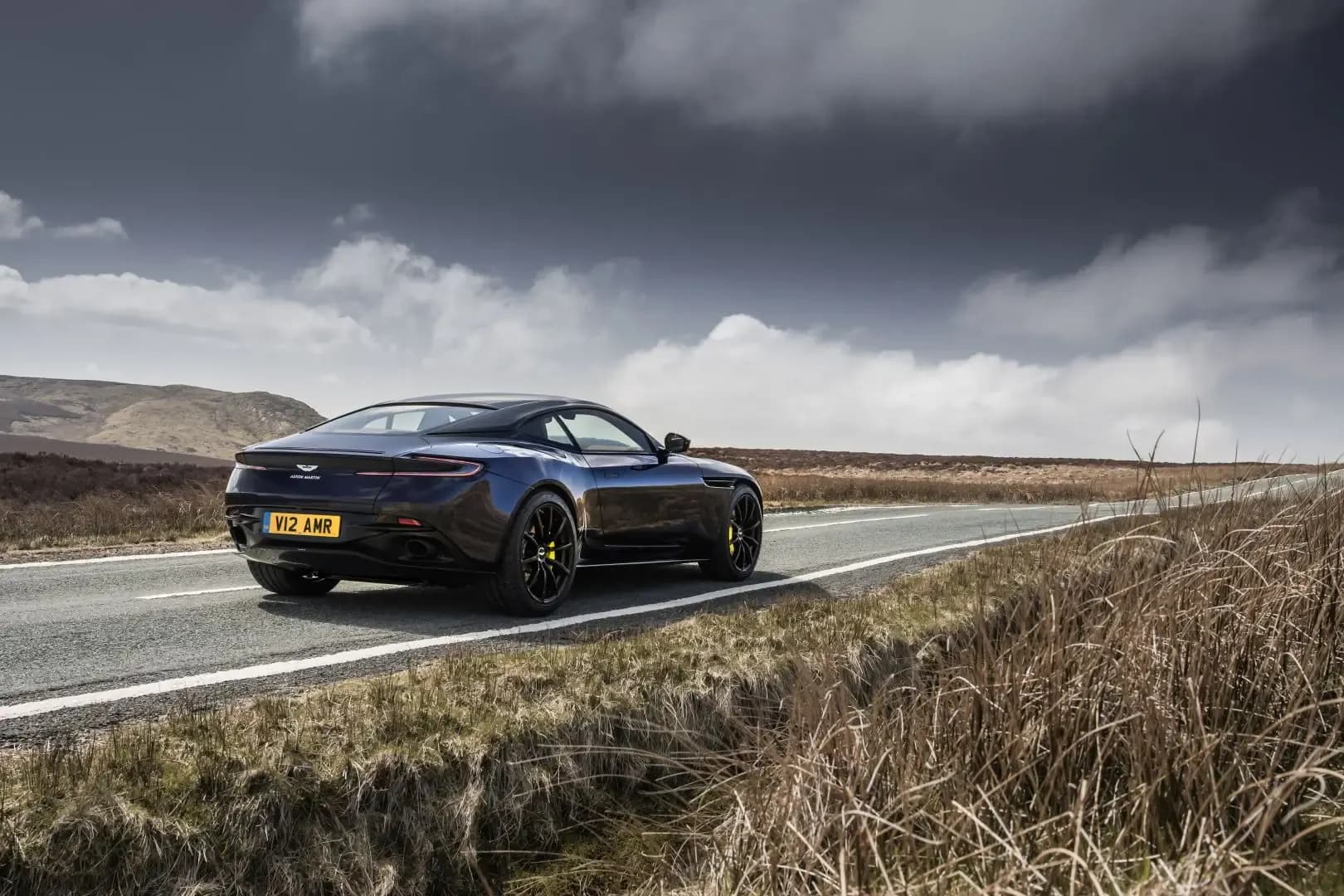 ASTON-MARTIN-DB11