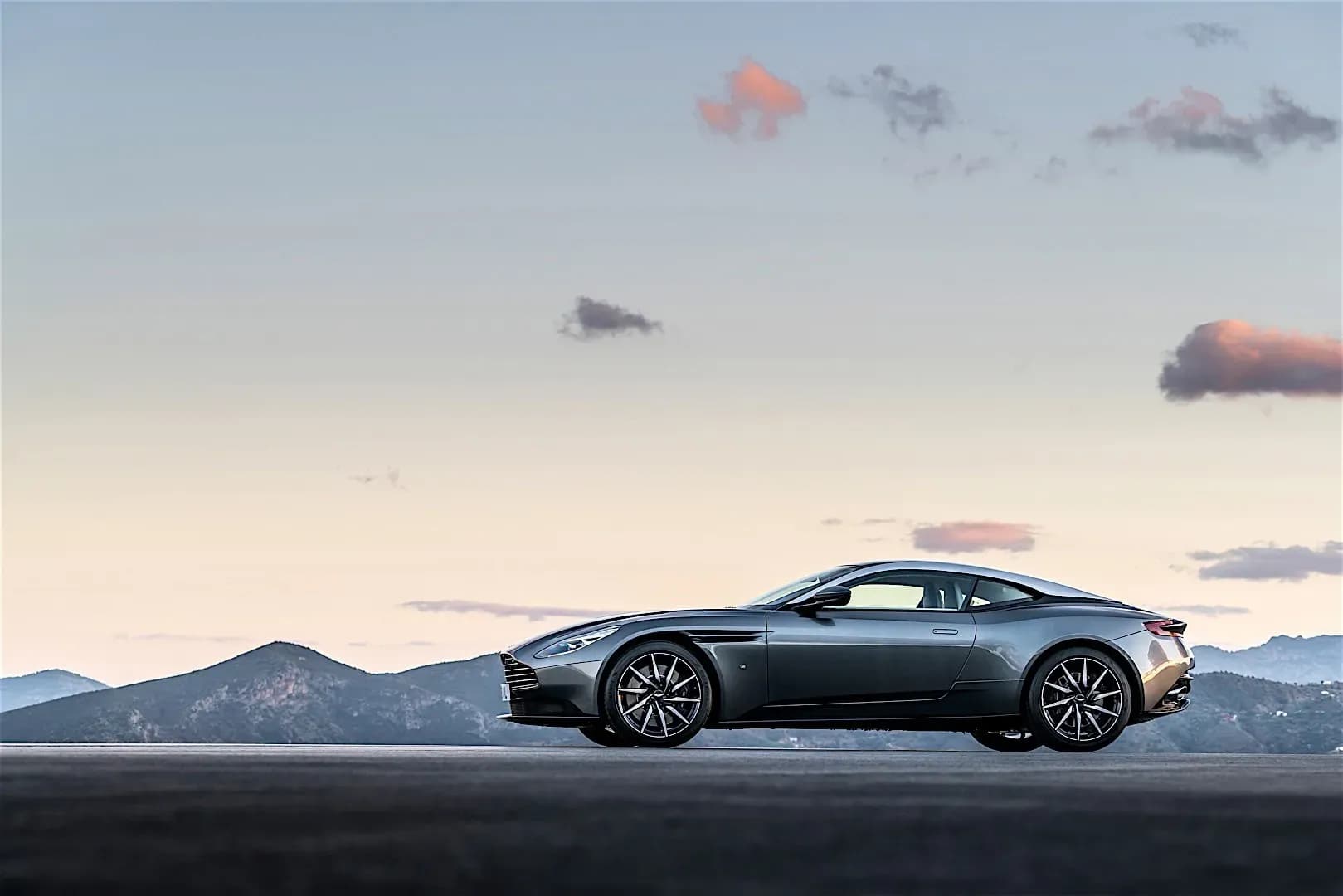 ASTON-MARTIN-DB11