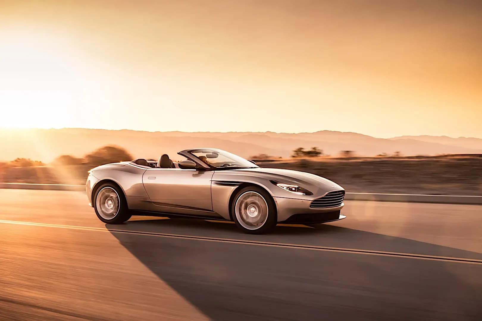 ASTON-MARTIN-DB11-Volante