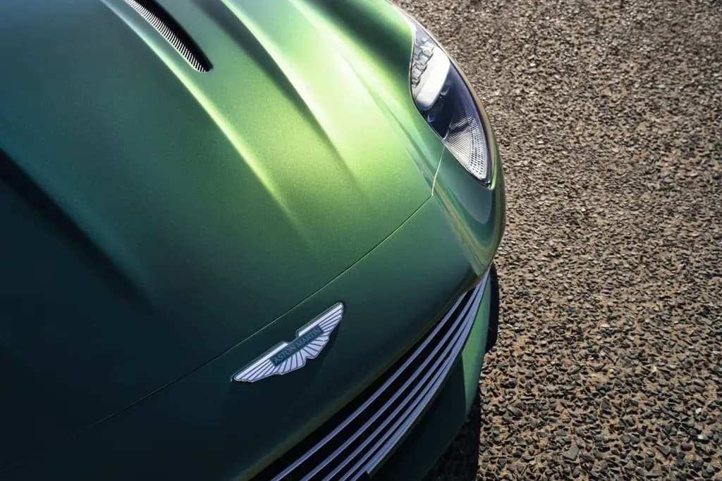 ASTON-MARTIN-DB12