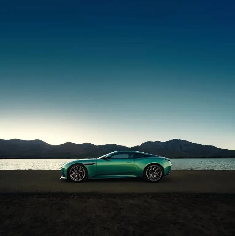 ASTON-MARTIN-DB12