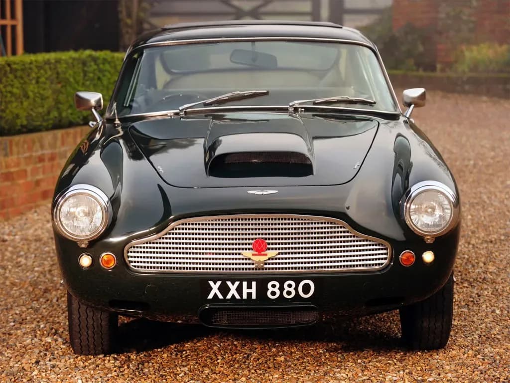 ASTON-MARTIN-DB4