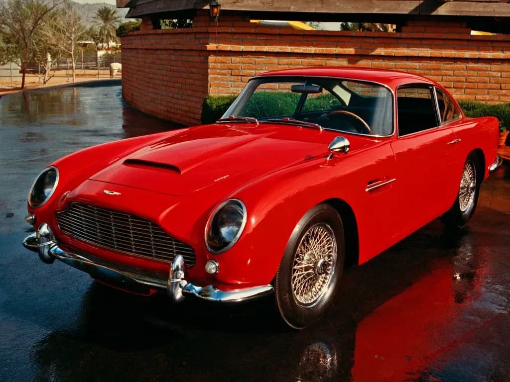 ASTON-MARTIN-DB5