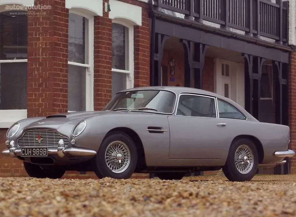 ASTON-MARTIN-DB5