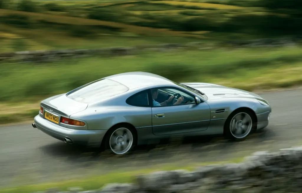 ASTON-MARTIN-DB7