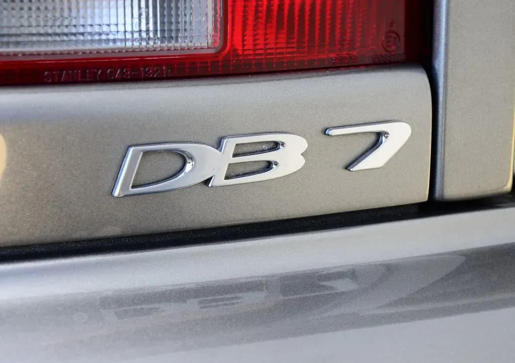 ASTON-MARTIN-DB7-Volante
