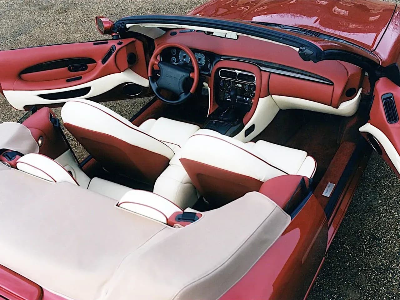 ASTON-MARTIN-DB7-Volante