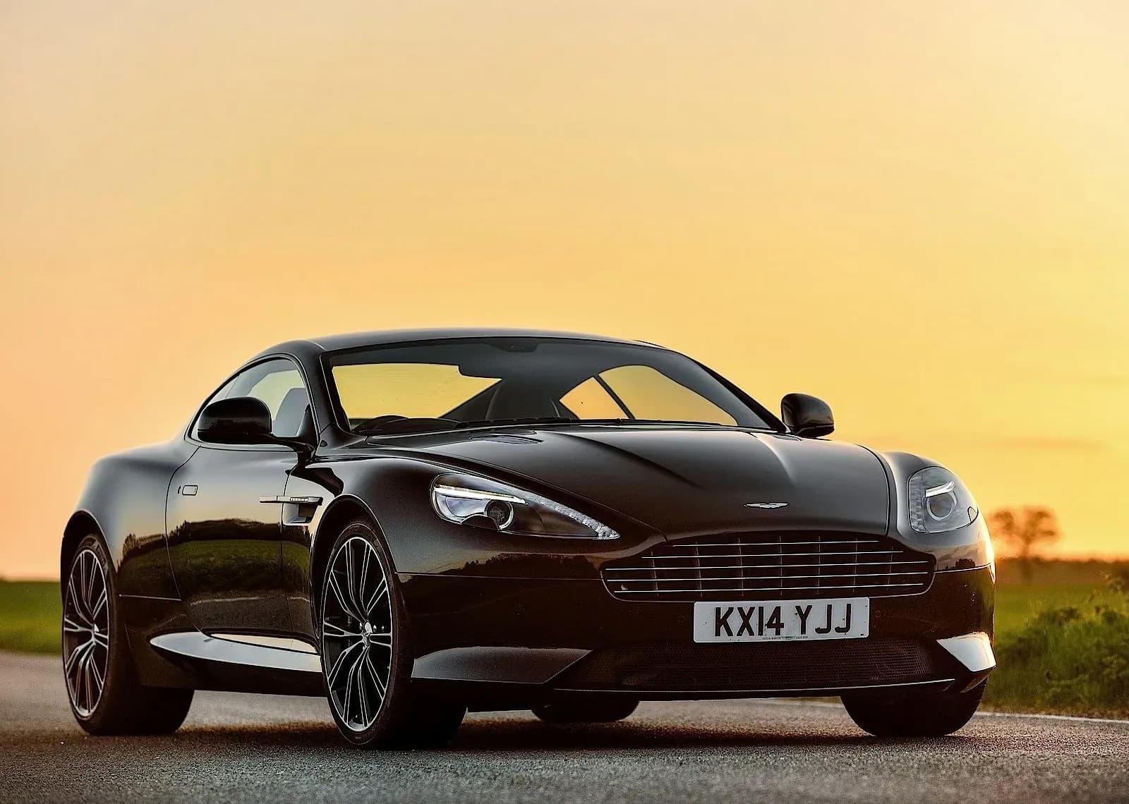 ASTON-MARTIN-DB9