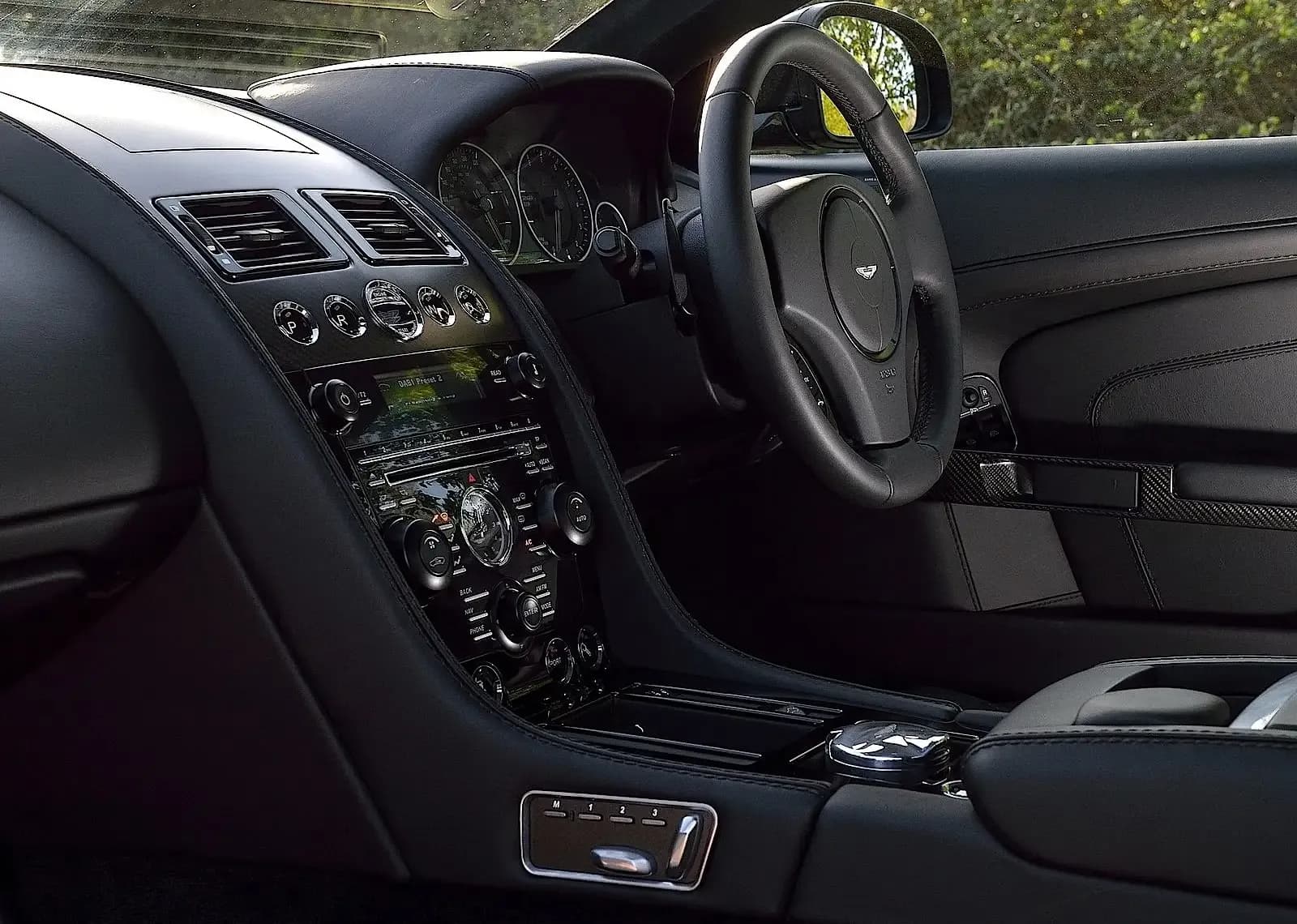 ASTON-MARTIN-DB9