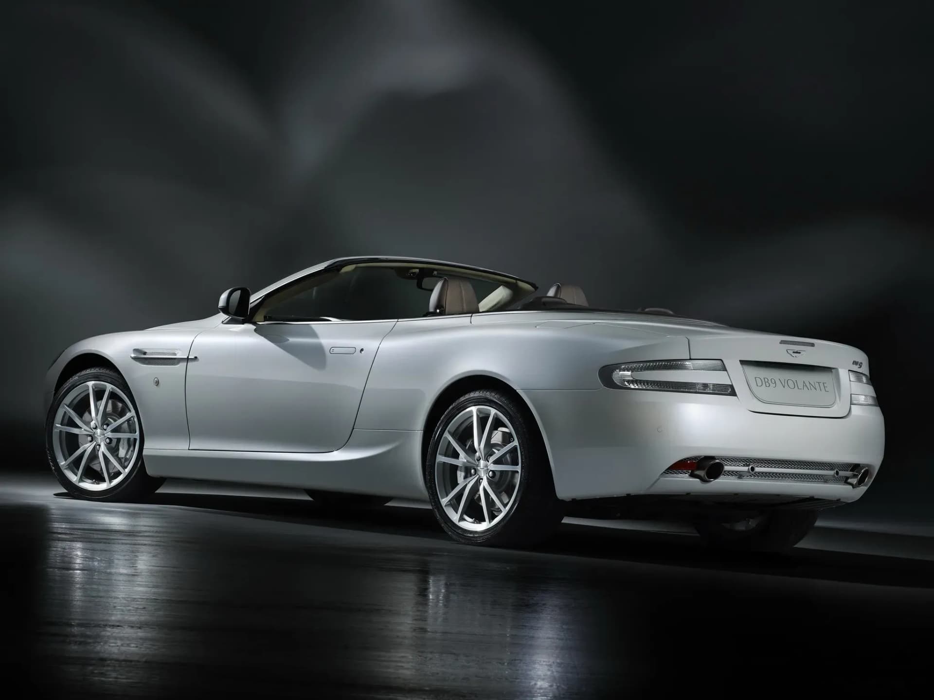 ASTON-MARTIN-DB9-Volante