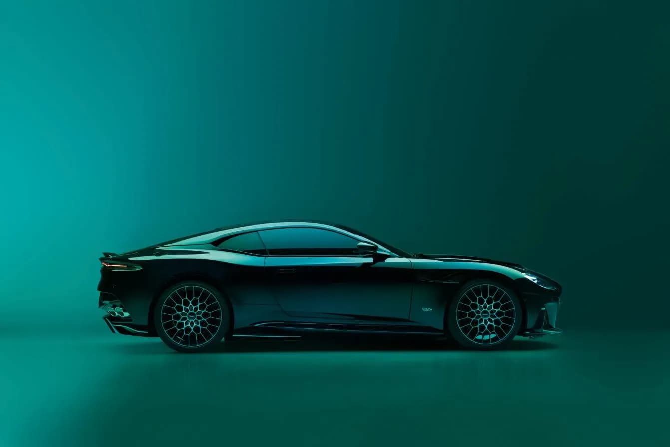 ASTON-MARTIN-DBS