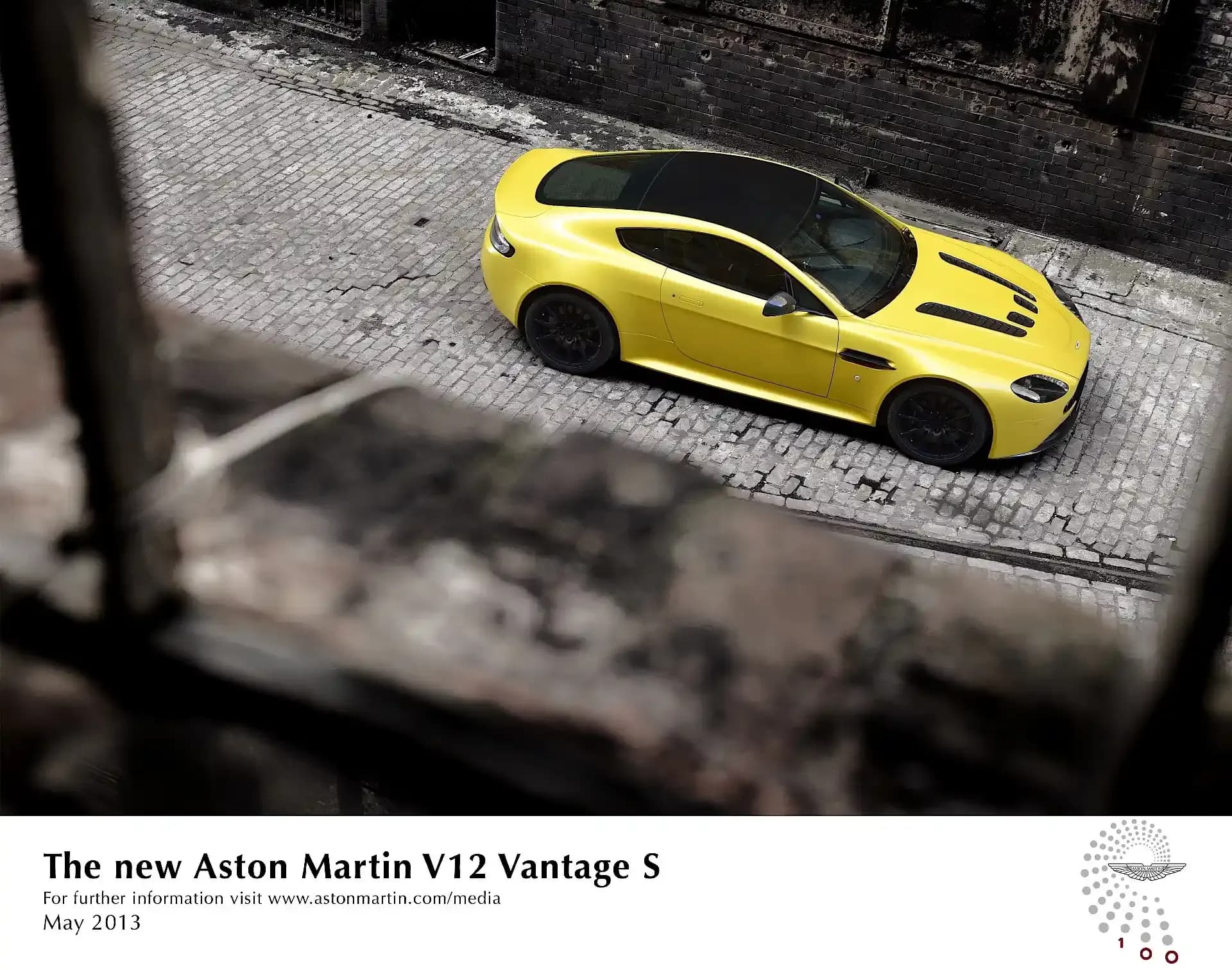ASTON-MARTIN-V12-Vantage
