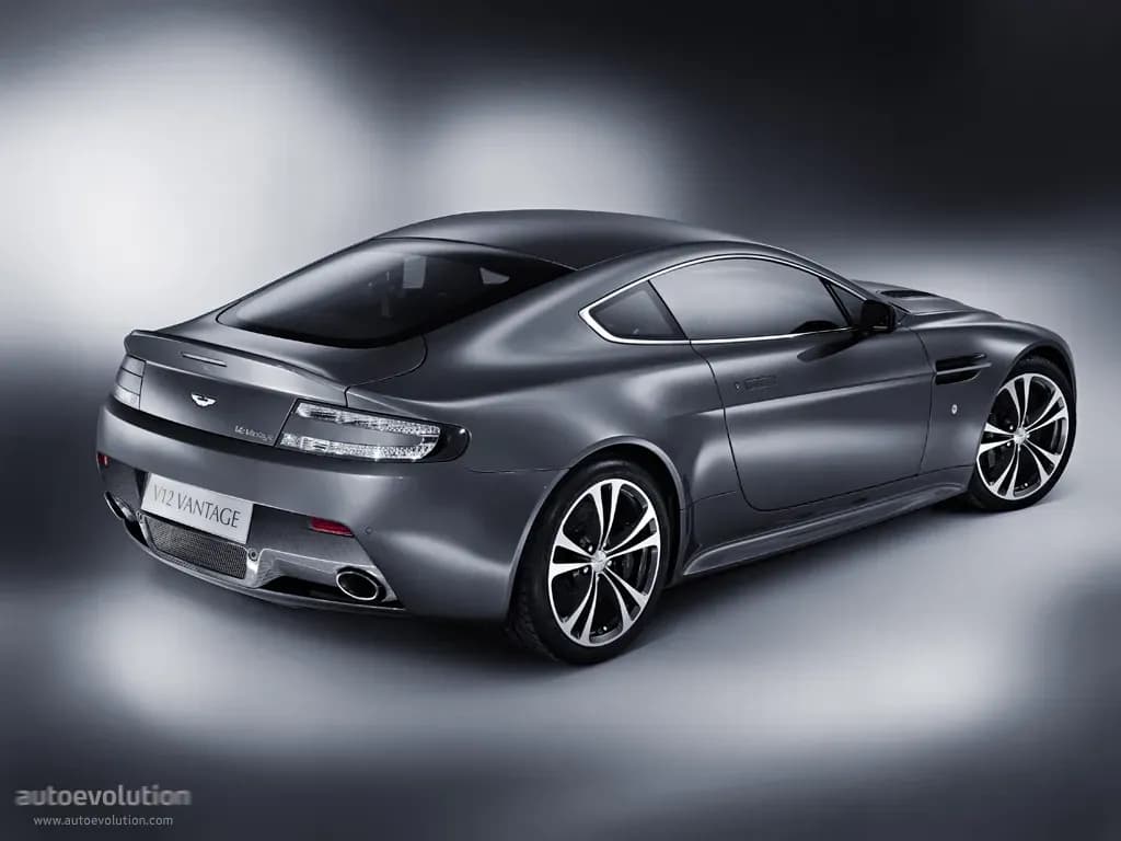 ASTON-MARTIN-V12-Vantage