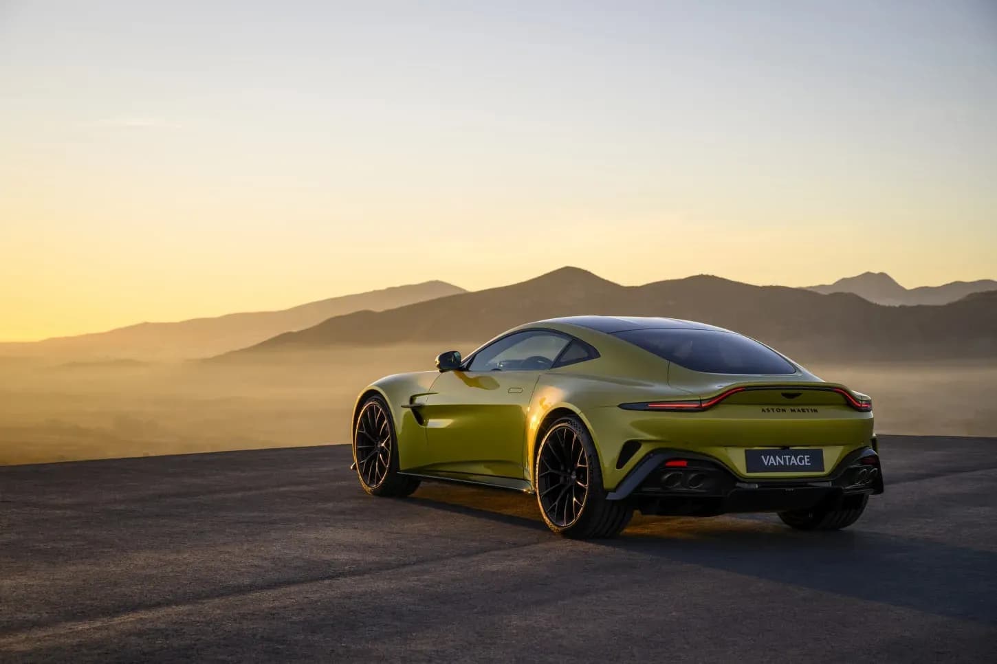 ASTON-MARTIN-V8-Vantage