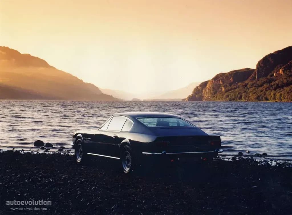 ASTON-MARTIN-V8-Vantage