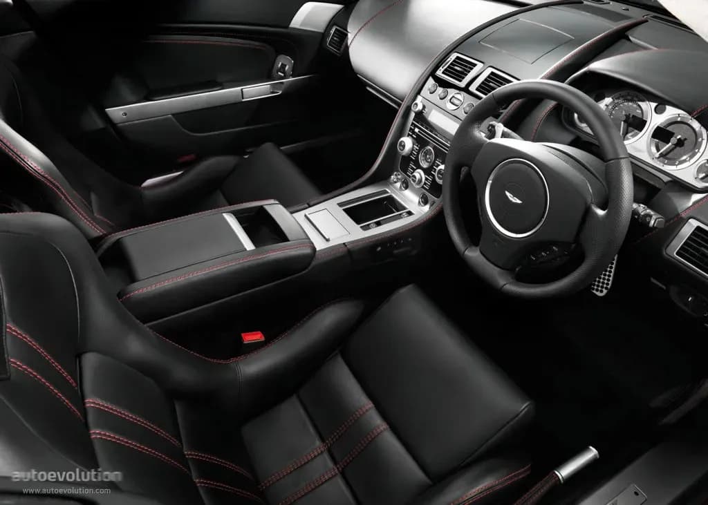 ASTON-MARTIN-V8-Vantage