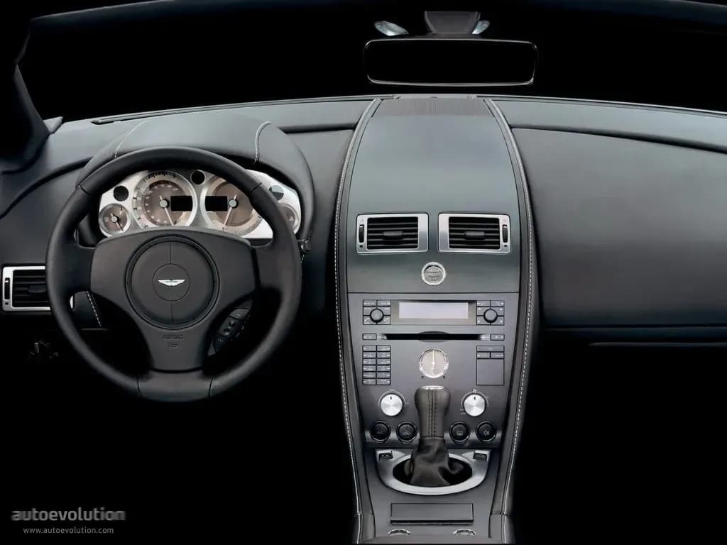 ASTON-MARTIN-V8-Vantage