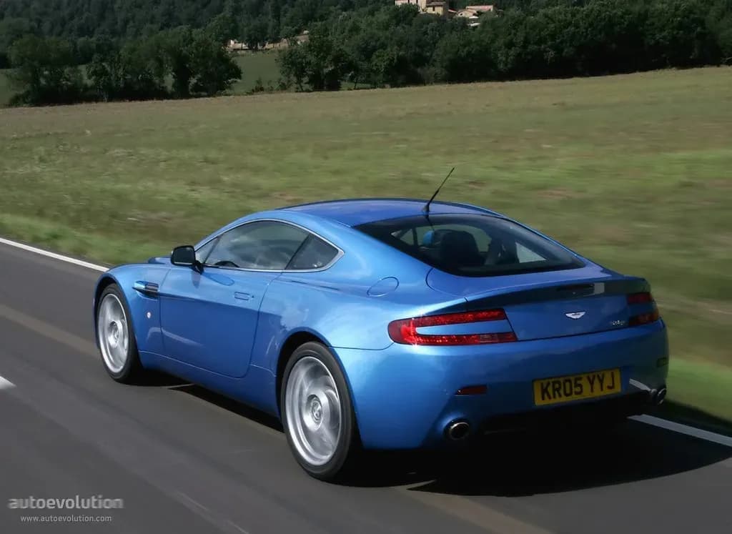 ASTON-MARTIN-V8-Vantage