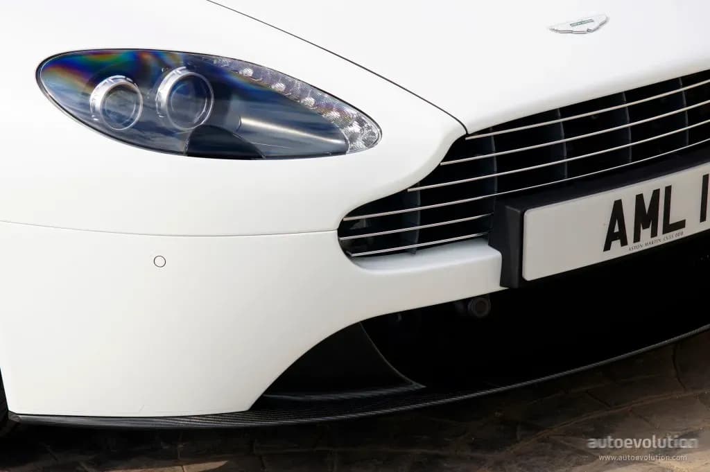 ASTON-MARTIN-V8-Vantage-S
