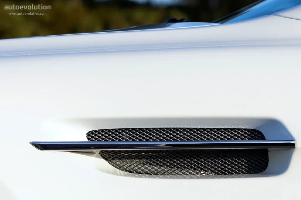 ASTON-MARTIN-V8-Vantage-S