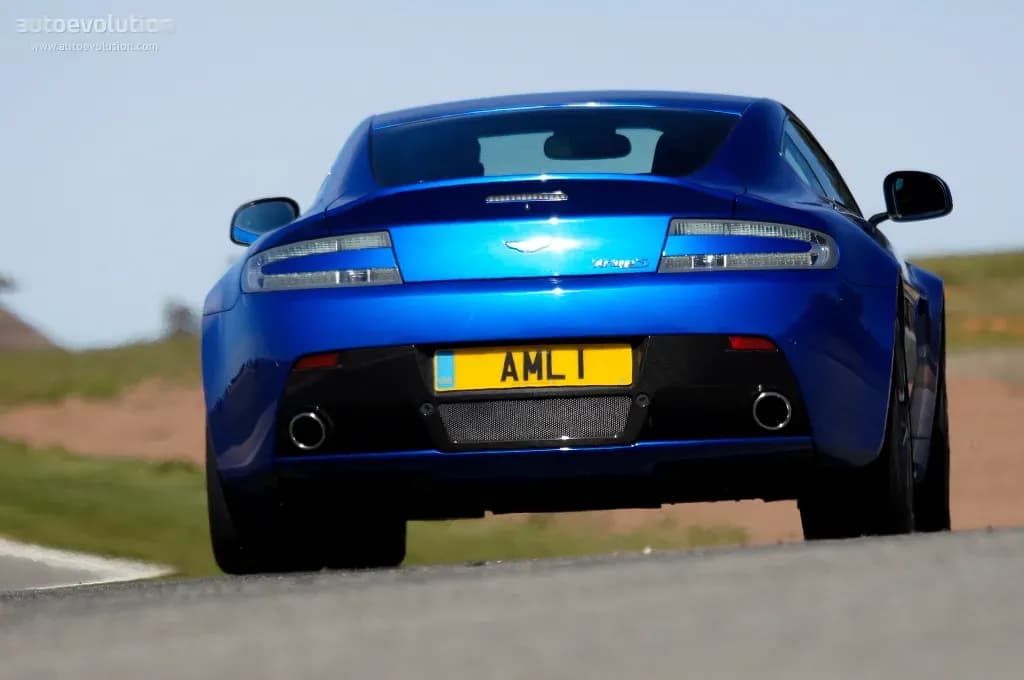 ASTON-MARTIN-V8-Vantage-S