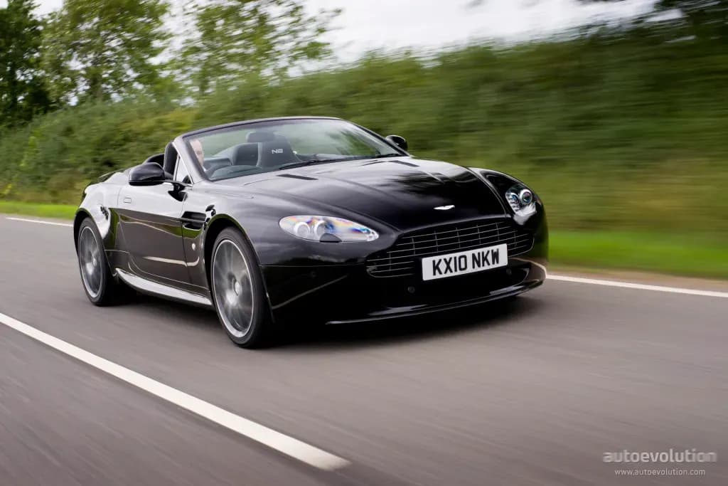 ASTON-MARTIN-V8-Volante