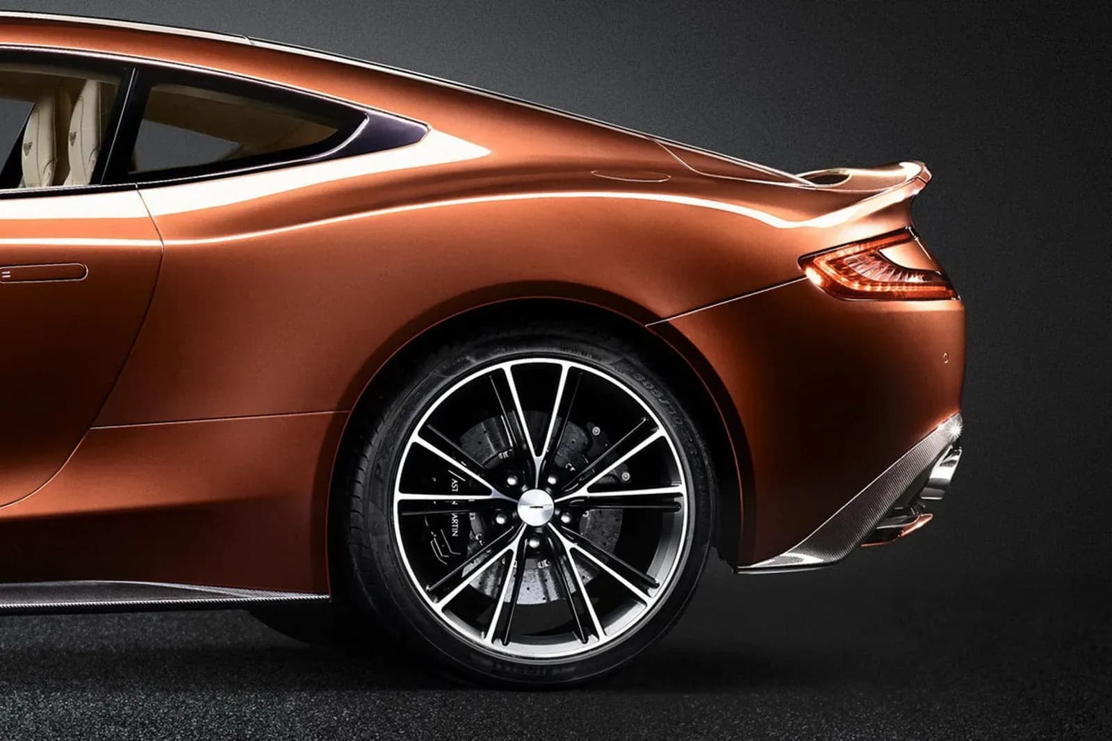 ASTON-MARTIN-Vanquish
