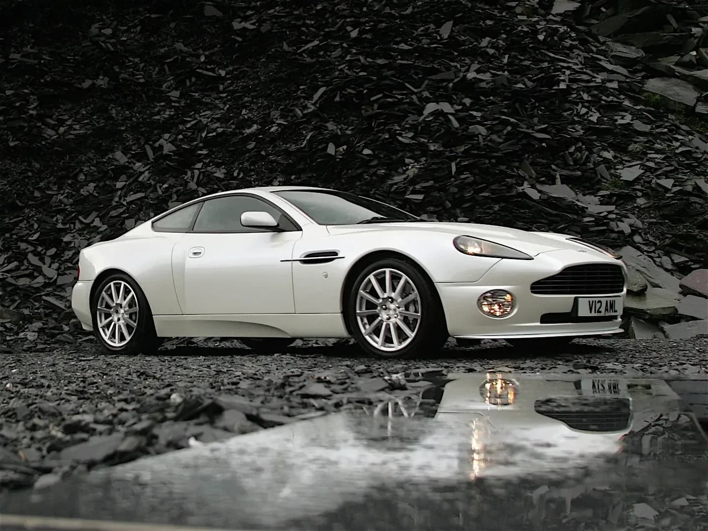 ASTON-MARTIN-Vanquish-S