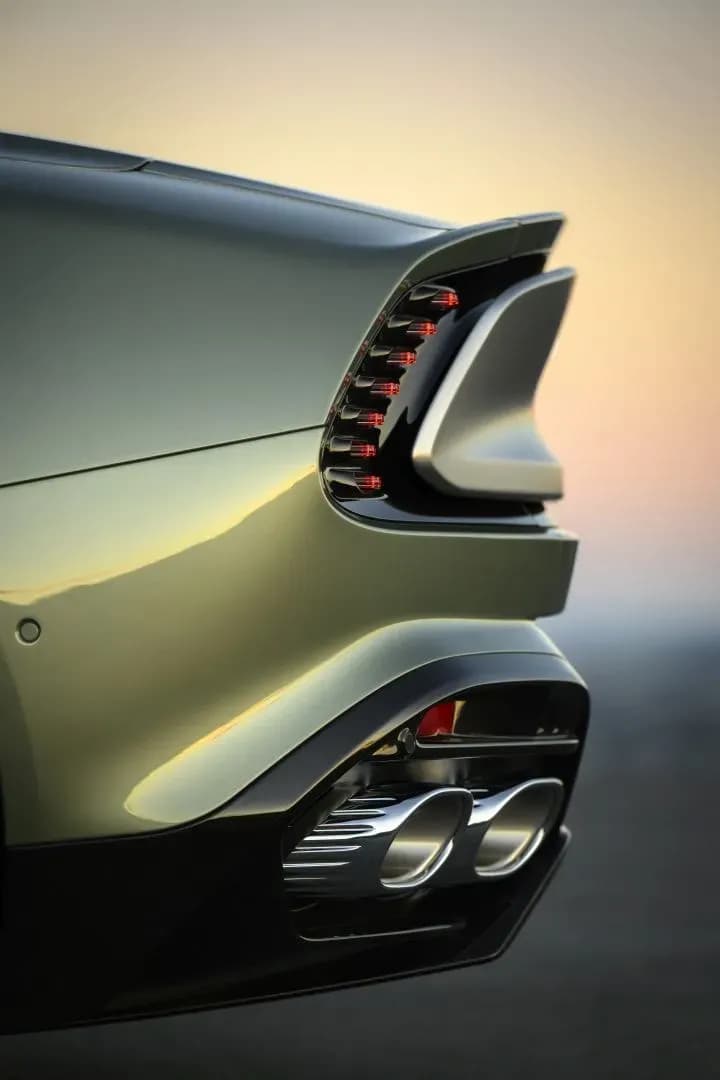 ASTON-MARTIN-Vanquish-Volante