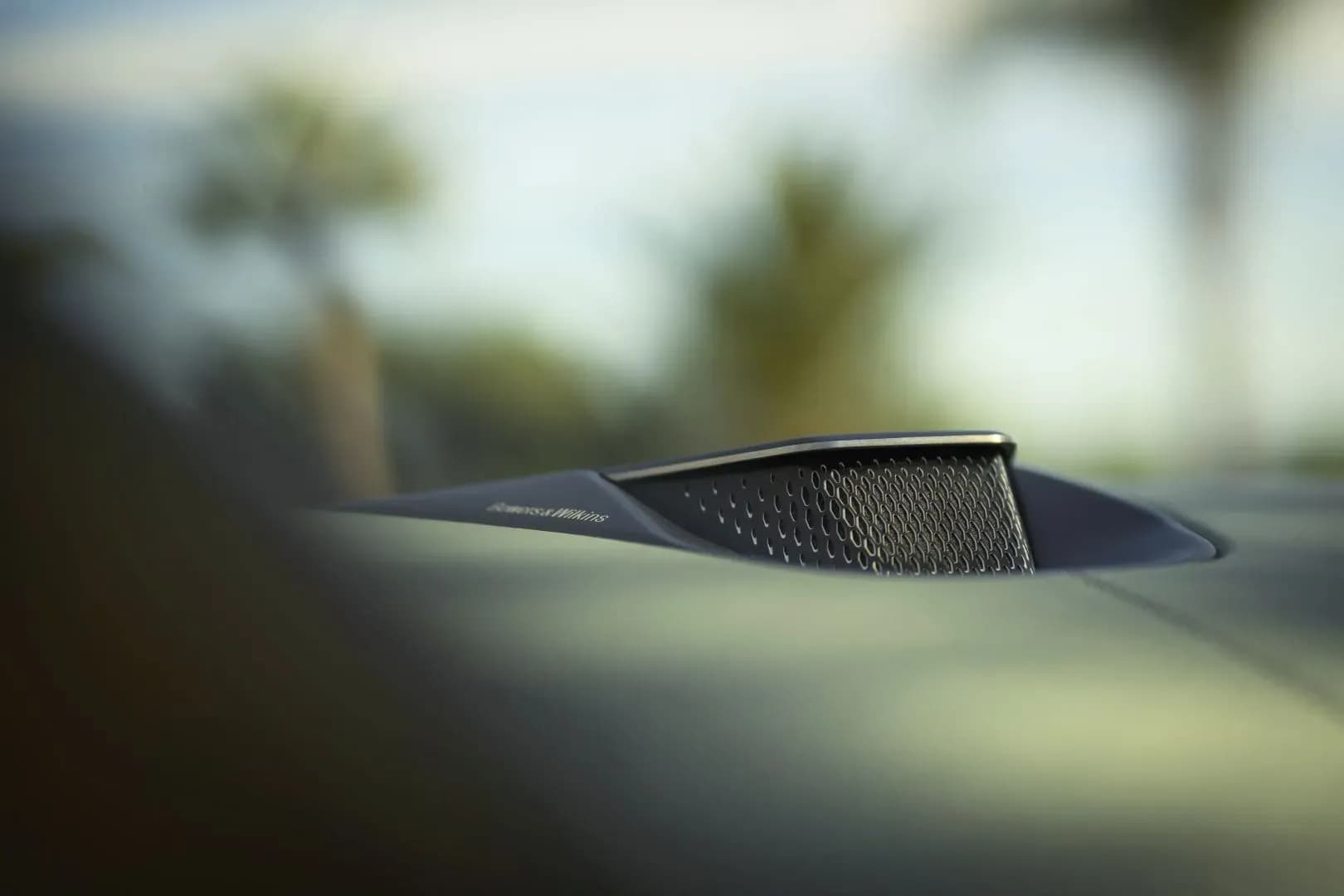 ASTON-MARTIN-Vanquish-Volante