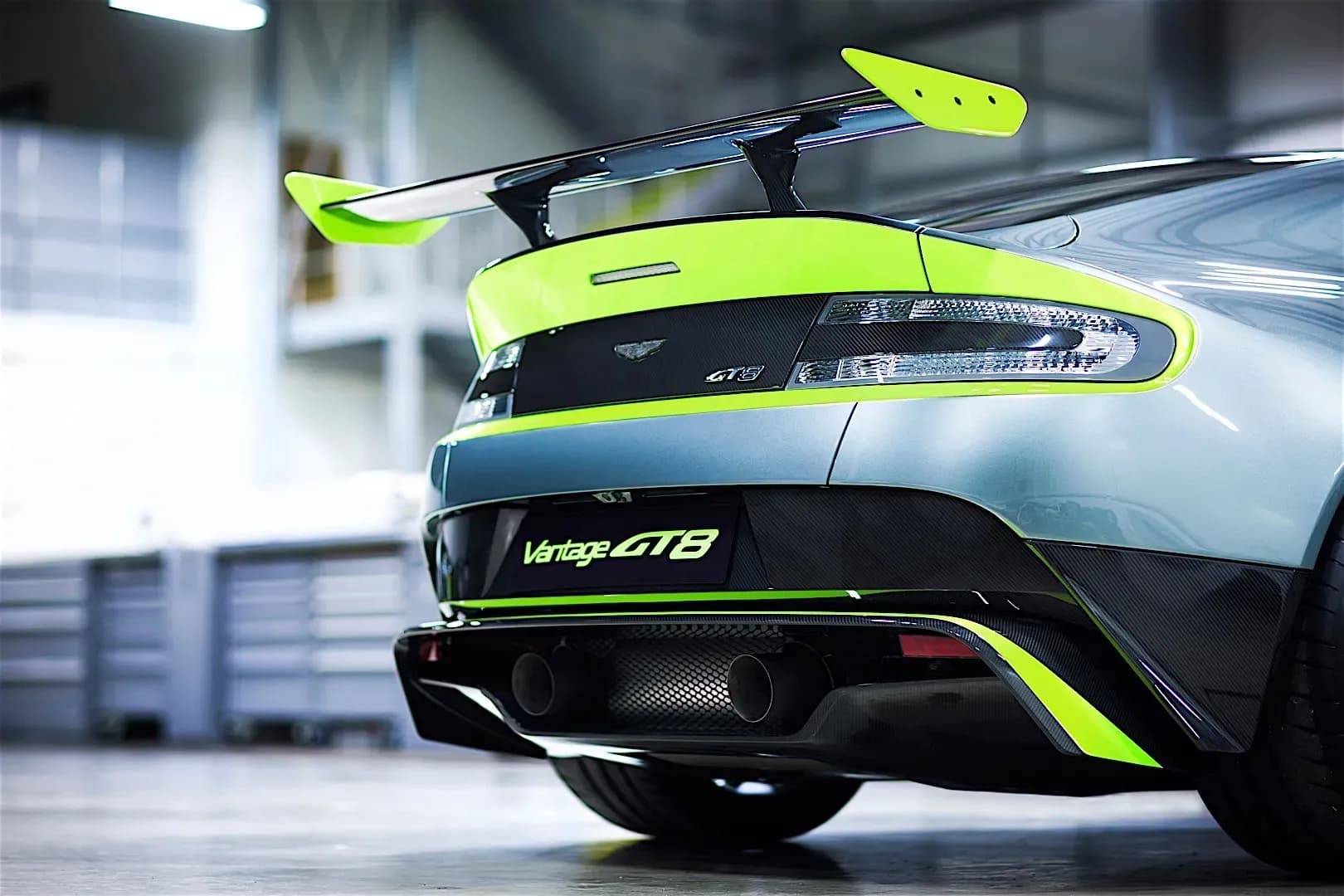 ASTON-MARTIN-Vantage-GT8