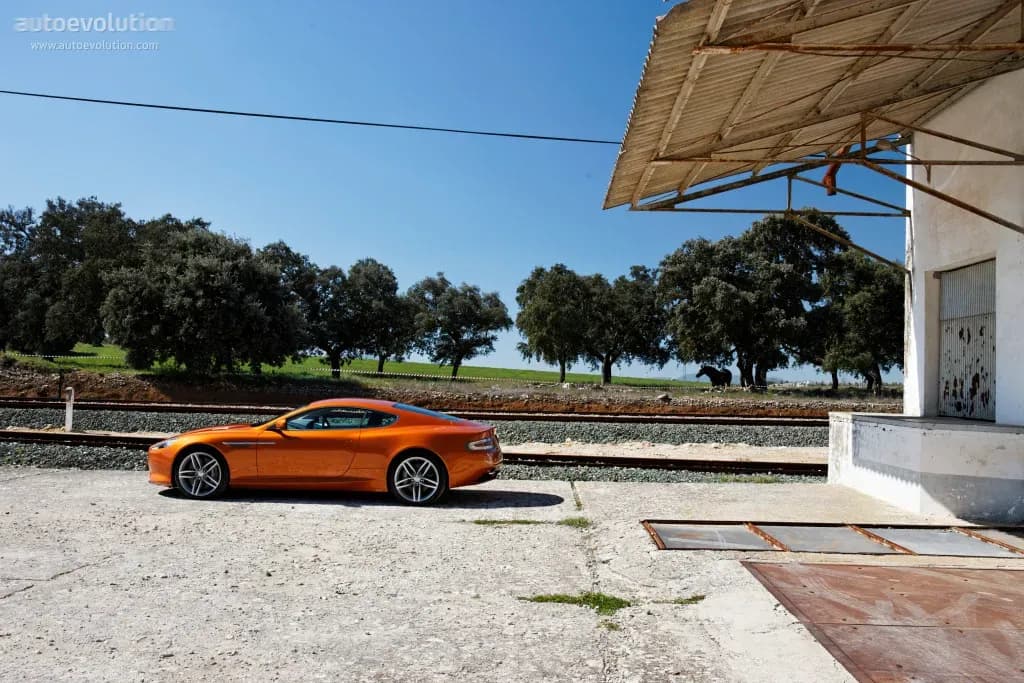 ASTON-MARTIN-Virage