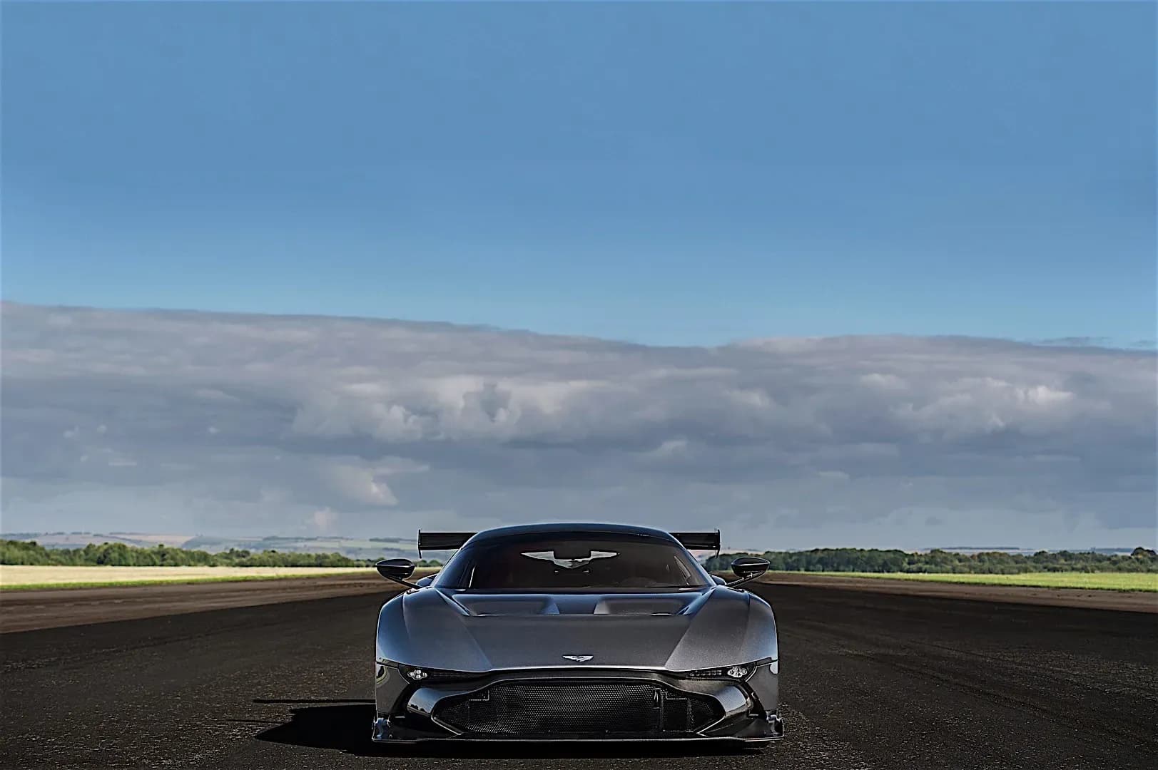 ASTON-MARTIN-Vulcan