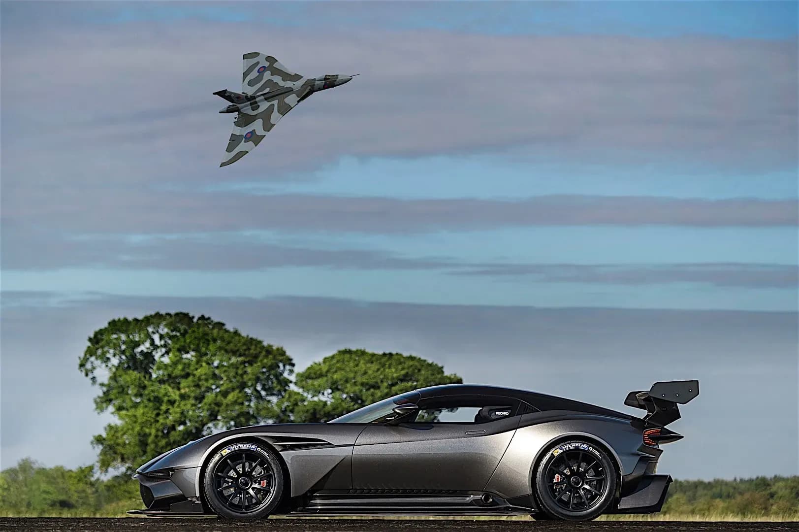 ASTON-MARTIN-Vulcan